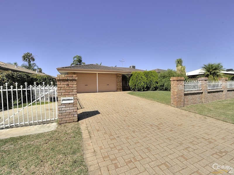 19 Fairway Crescent, Meadow Springs WA 6210