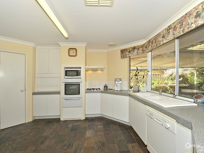 19 Fairway Crescent, Meadow Springs WA 6210