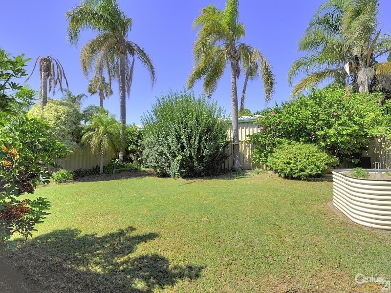 19 Fairway Crescent, Meadow Springs WA 6210