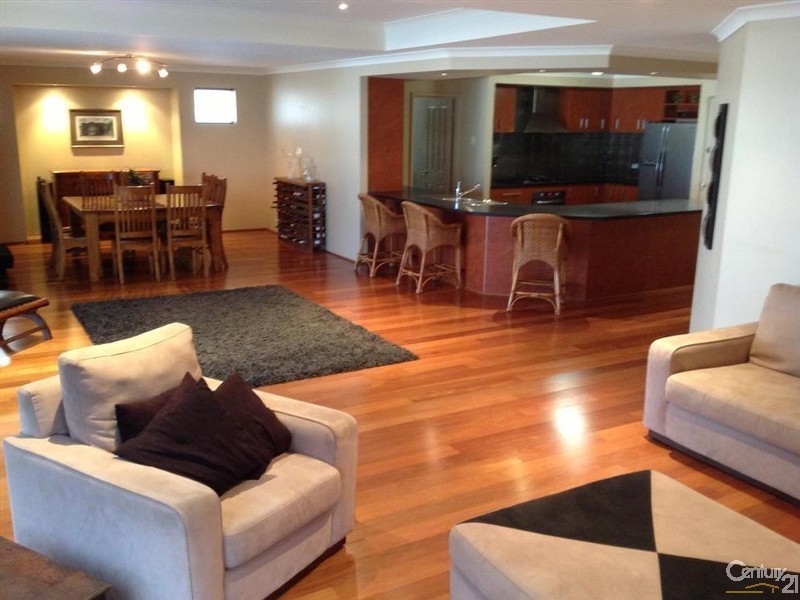 14 Trade Winds Retreat, Dudley Park WA 6210