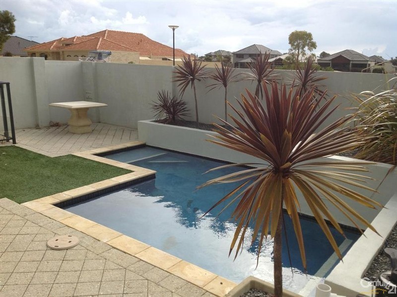 14 Trade Winds Retreat, Dudley Park WA 6210