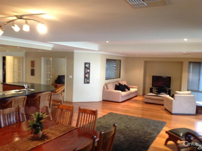 14 Trade Winds Retreat, Dudley Park WA 6210