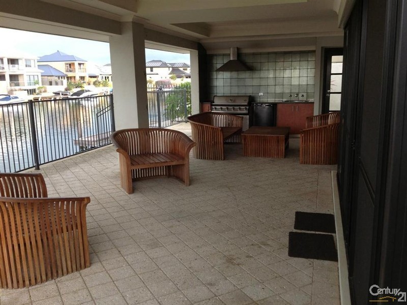 14 Trade Winds Retreat, Dudley Park WA 6210