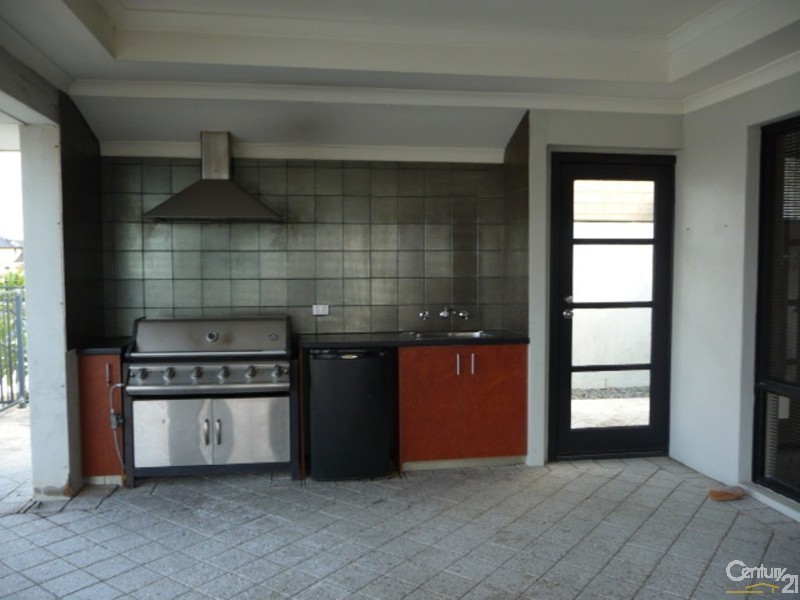 14 Trade Winds Retreat, Dudley Park WA 6210