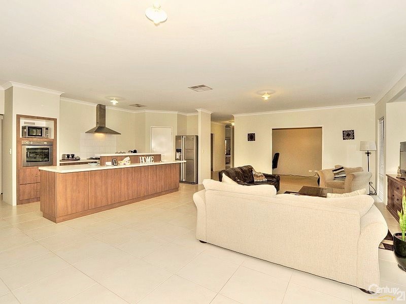 12 Senecio Way, Halls Head WA 6210