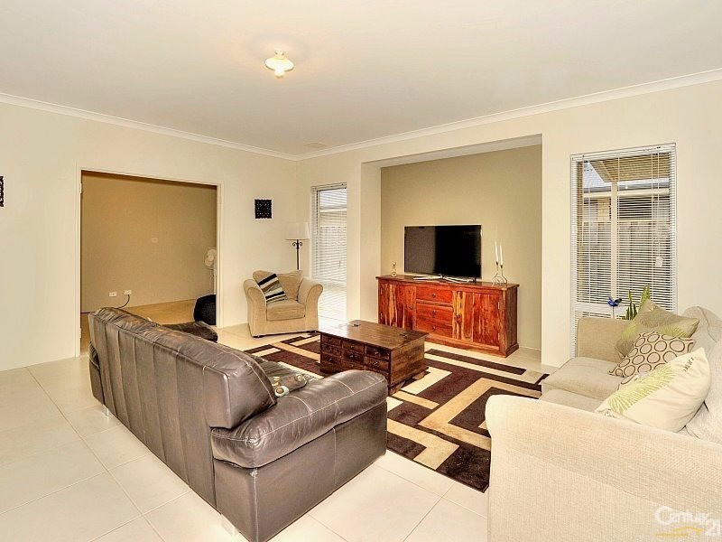 12 Senecio Way, Halls Head WA 6210