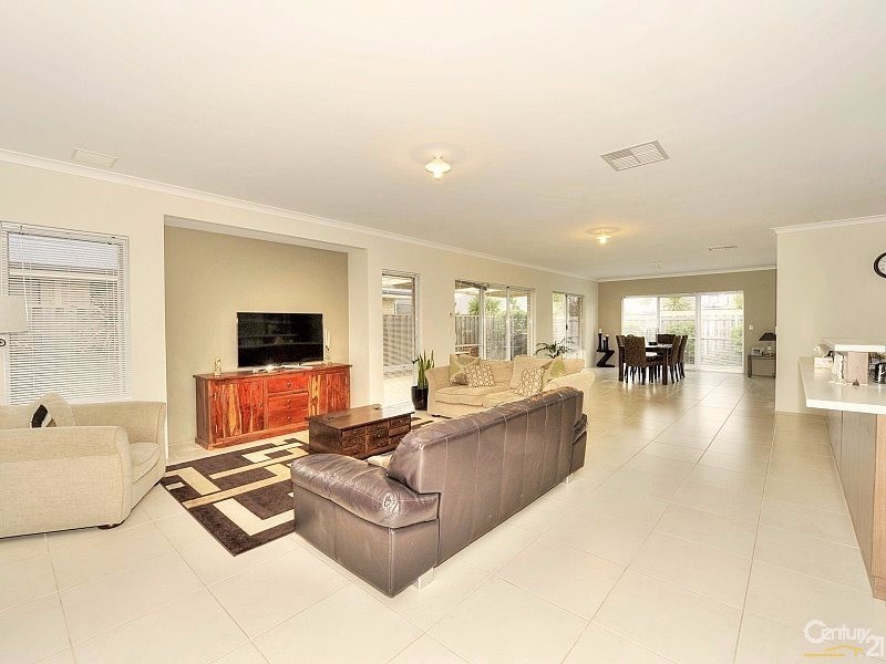 12 Senecio Way, Halls Head WA 6210