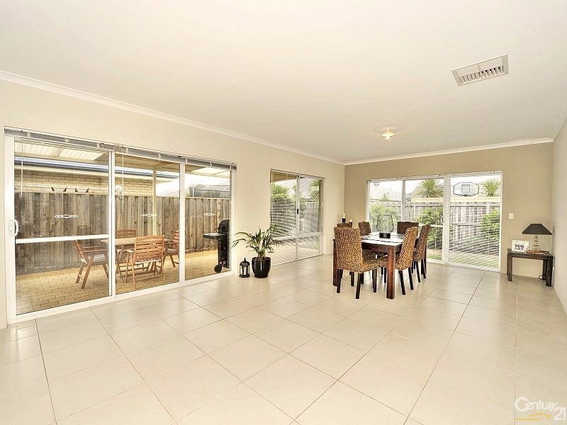 12 Senecio Way, Halls Head WA 6210
