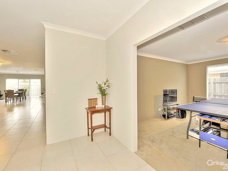12 Senecio Way, Halls Head WA 6210