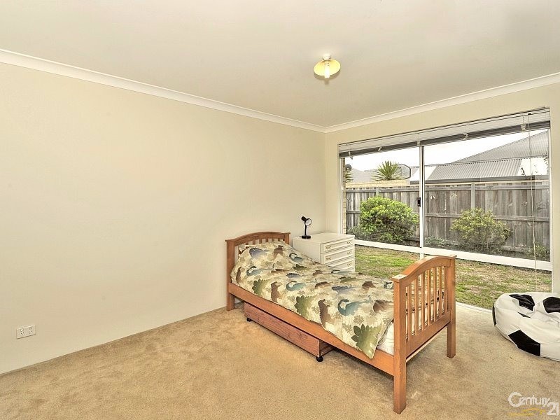12 Senecio Way, Halls Head WA 6210