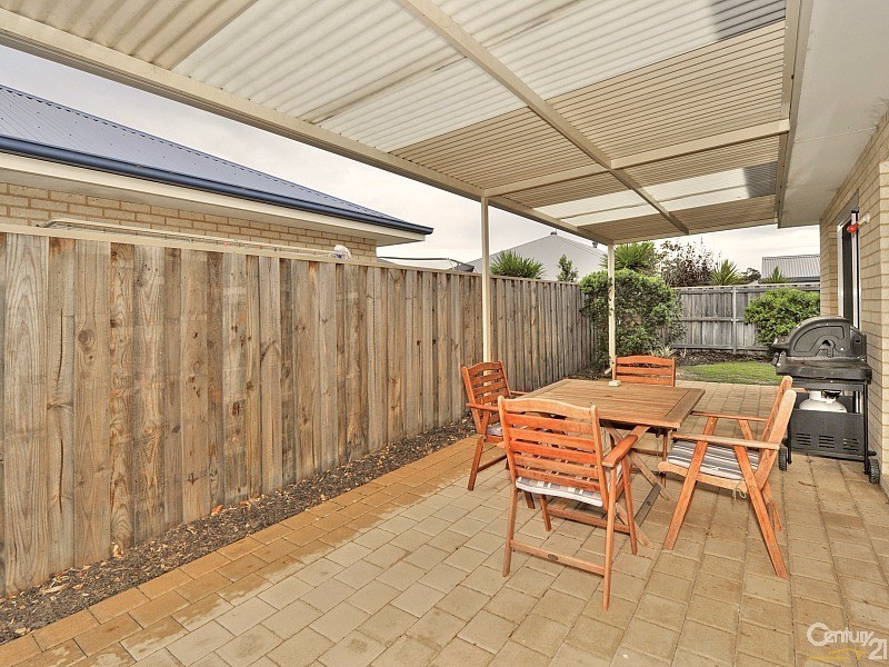 12 Senecio Way, Halls Head WA 6210