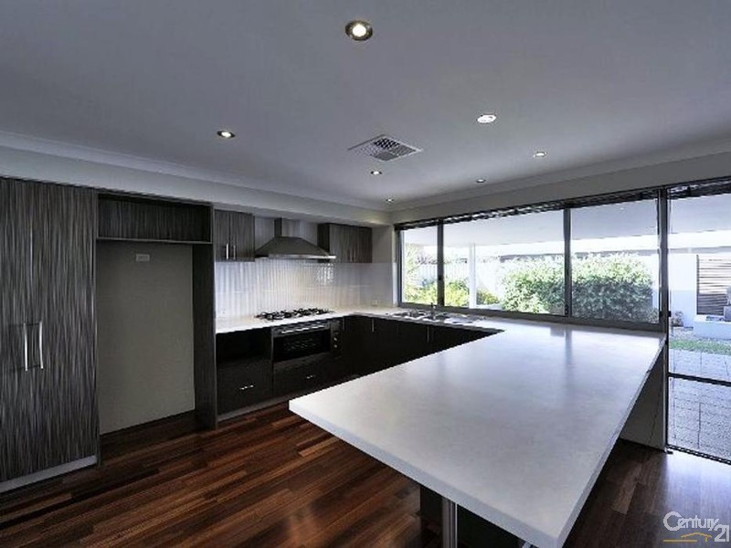 28 Jasper Way, Lakelands WA 6180