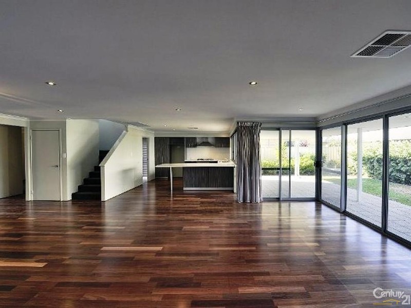 28 Jasper Way, Lakelands WA 6180