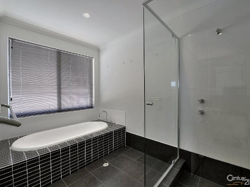 28 Jasper Way, Lakelands WA 6180