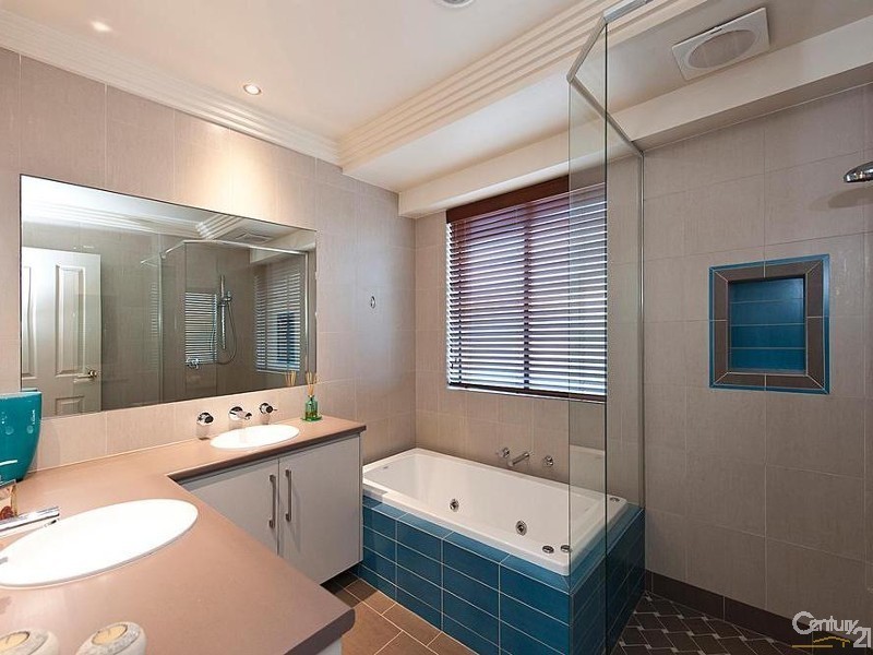 64 McLarty Road, Halls Head WA 6210