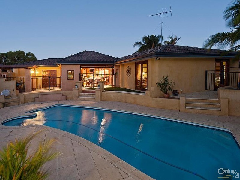 64 McLarty Road, Halls Head WA 6210