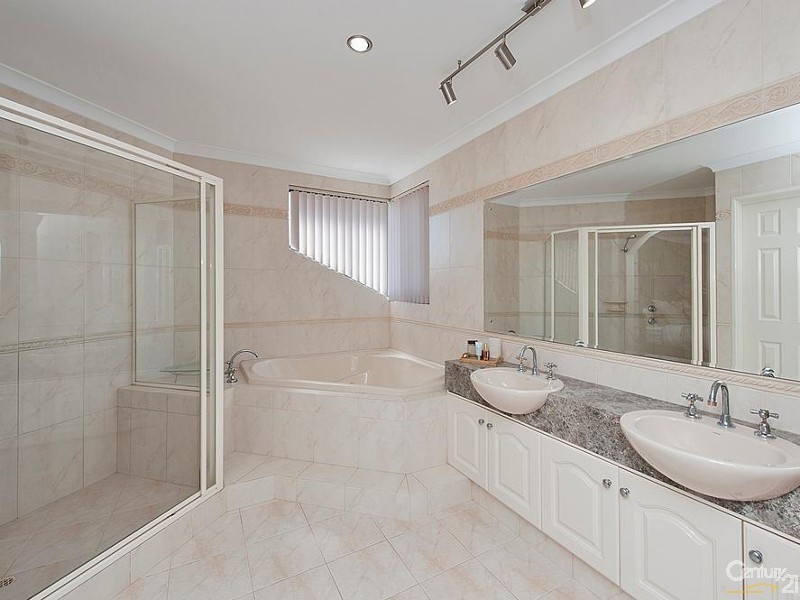 18 Podman Turn, Madora Bay WA 6210