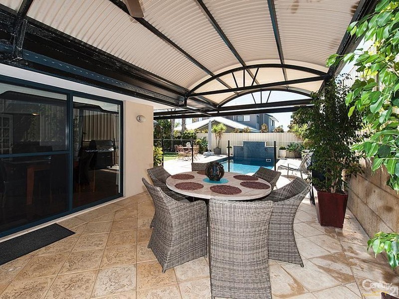 18 Podman Turn, Madora Bay WA 6210