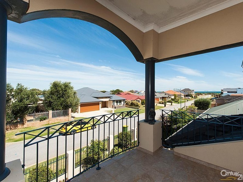 18 Podman Turn, Madora Bay WA 6210