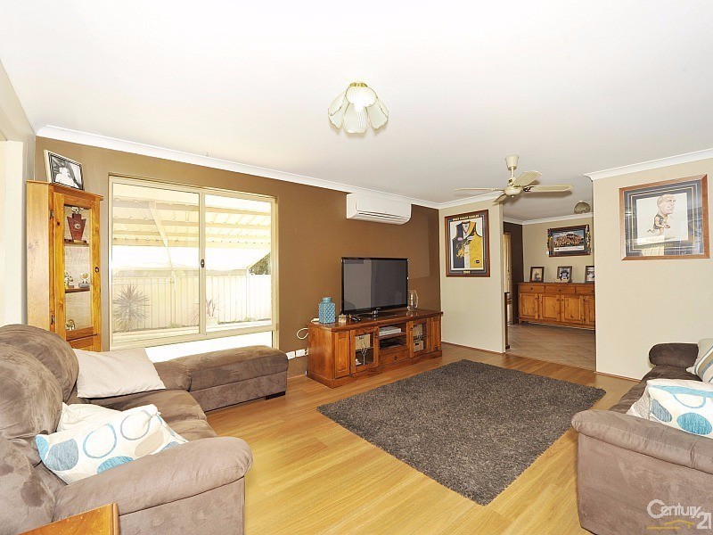 11 Fairway Crescent, Meadow Springs WA 6210