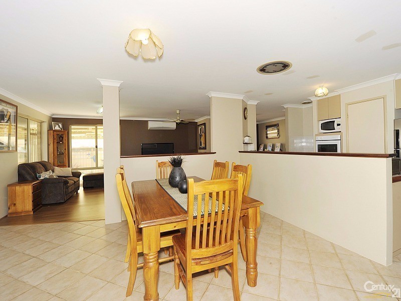 11 Fairway Crescent, Meadow Springs WA 6210