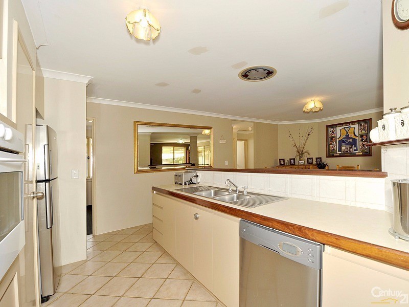 11 Fairway Crescent, Meadow Springs WA 6210