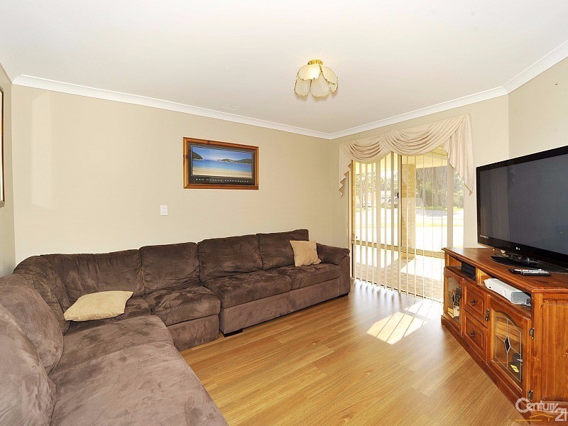 11 Fairway Crescent, Meadow Springs WA 6210