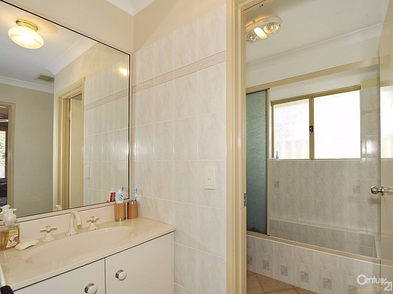 11 Fairway Crescent, Meadow Springs WA 6210