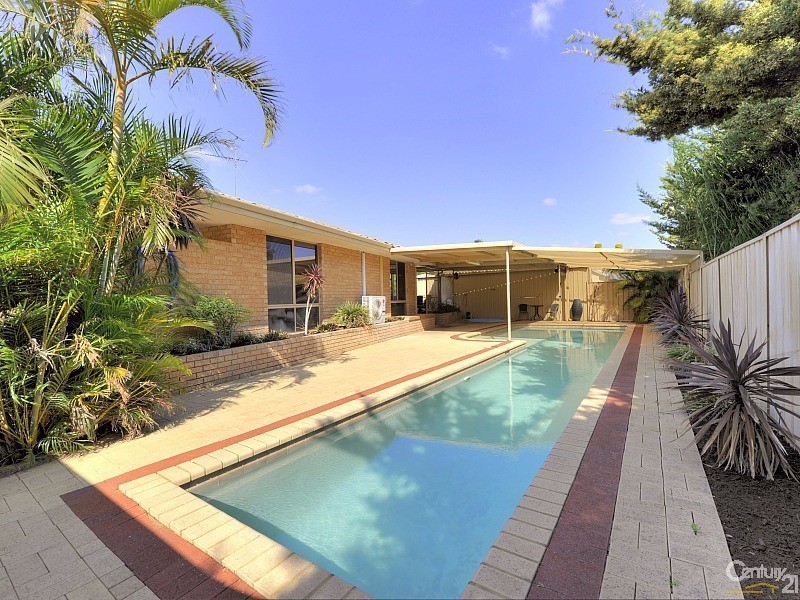 11 Fairway Crescent, Meadow Springs WA 6210