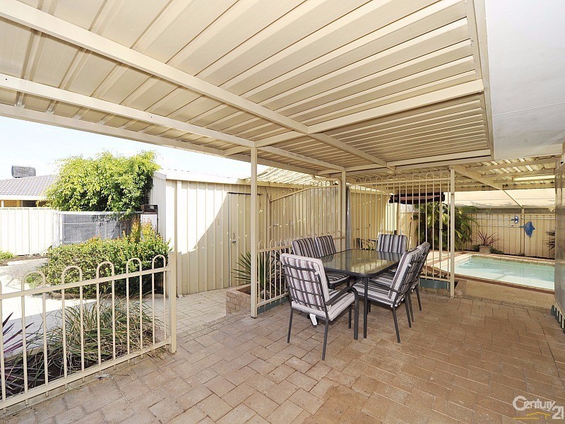 11 Fairway Crescent, Meadow Springs WA 6210