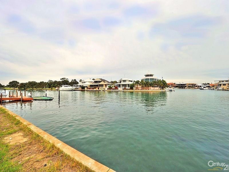 10 Sovereign Gardens (Port Mandurah), Halls Head WA 6210
