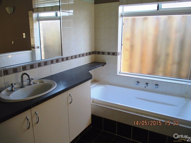 229 Peelwood Parade, Halls Head WA 6210