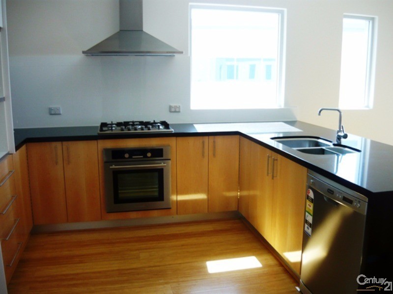 21A Oversby Street, Halls Head WA 6210