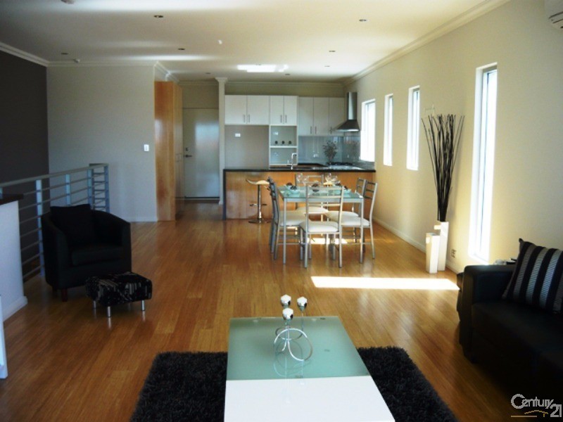 21A Oversby Street, Halls Head WA 6210