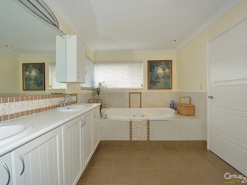 96 McLarty Road, Halls Head WA 6210