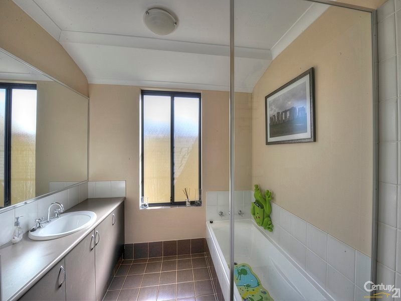 25 Guillardon Terrace, Madora Bay WA 6210