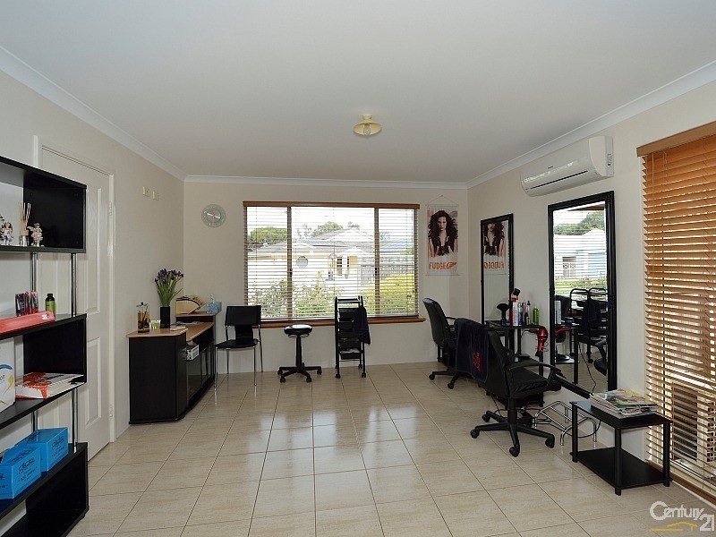 6 Hideaway Cove, Halls Head WA 6210