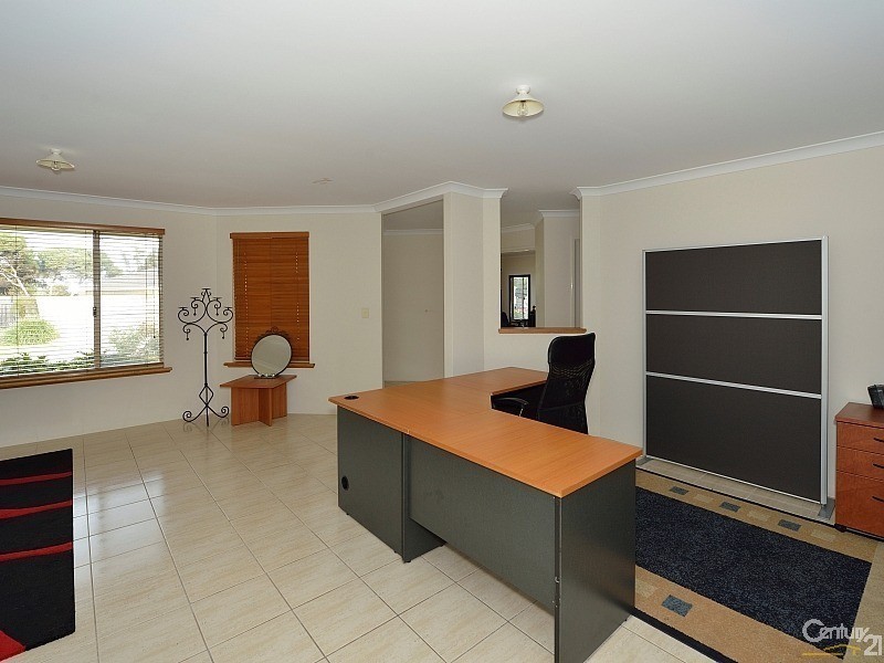 6 Hideaway Cove, Halls Head WA 6210