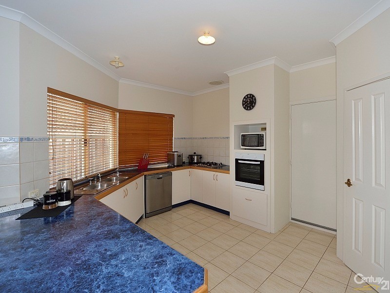 6 Hideaway Cove, Halls Head WA 6210