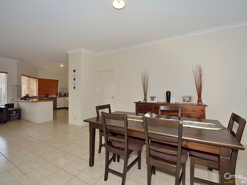 6 Hideaway Cove, Halls Head WA 6210
