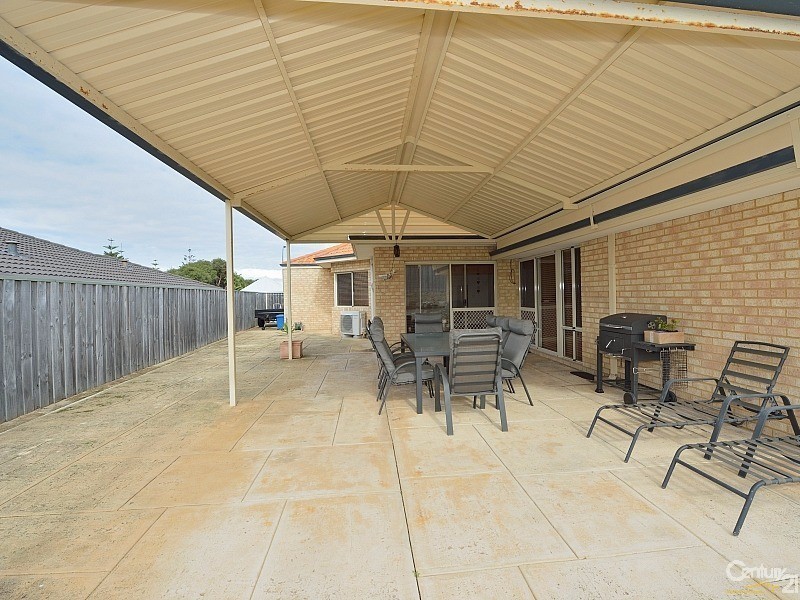 6 Hideaway Cove, Halls Head WA 6210
