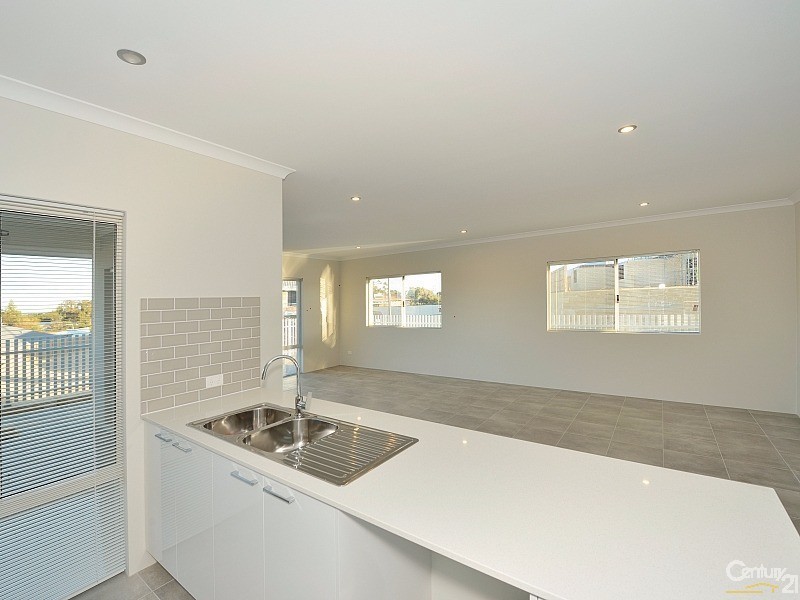 11 Rubus Vista, Halls Head WA 6210