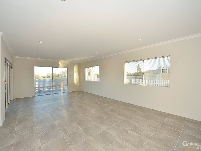 11 Rubus Vista, Halls Head WA 6210