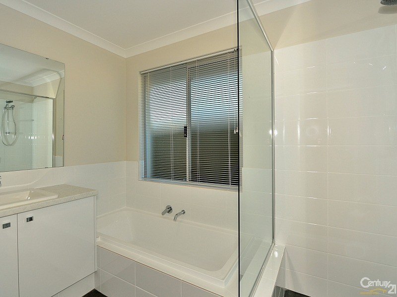 11 Rubus Vista, Halls Head WA 6210