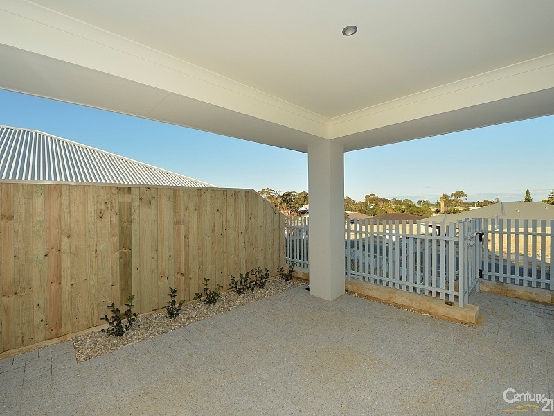 11 Rubus Vista, Halls Head WA 6210