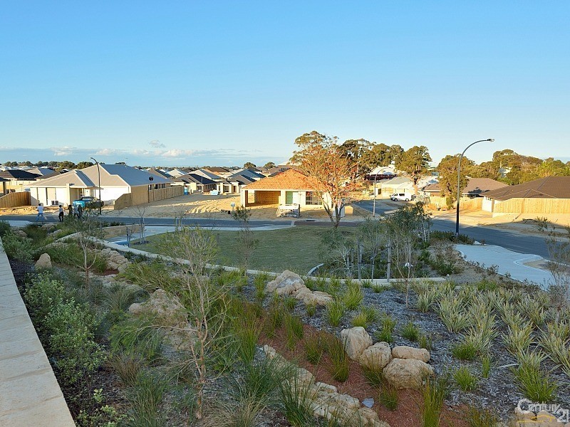 11 Rubus Vista, Halls Head WA 6210