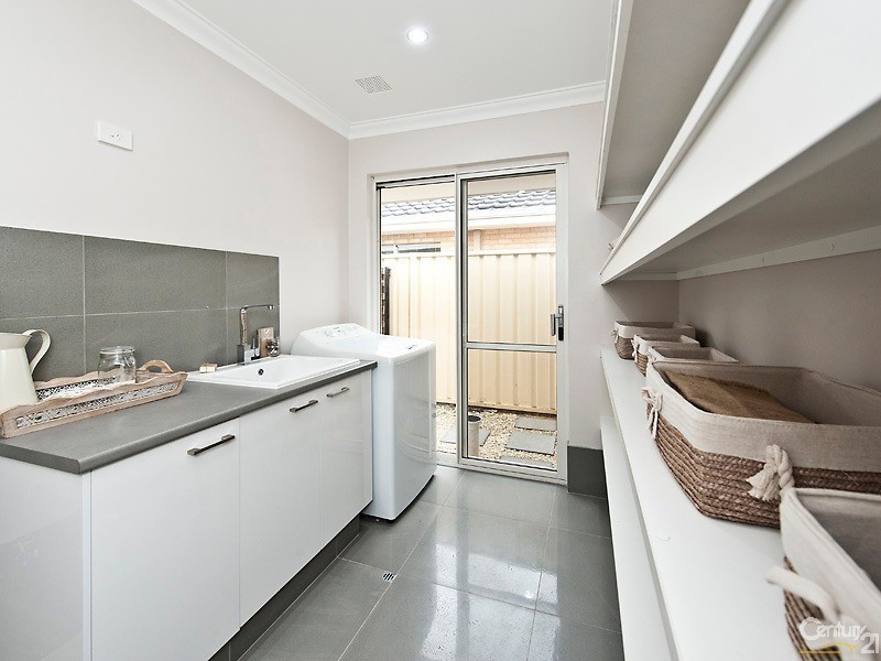 76 Caspian Drive, Wannanup WA 6210