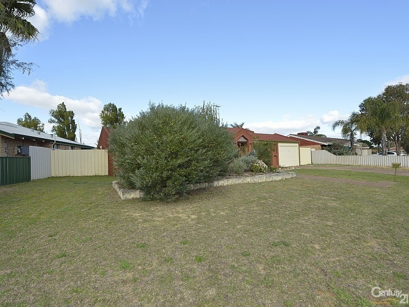 42 Cambridge Drive, Greenfields WA 6210