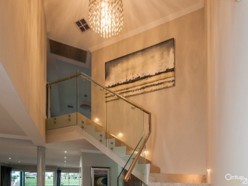 5 Cambria Island Retreat, Halls Head WA 6210