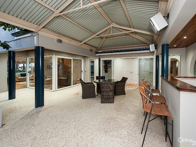 5 Cambria Island Retreat, Halls Head WA 6210